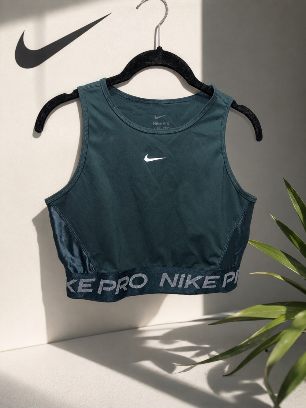 nike pro dri-fit cropped training tank top green - size medium